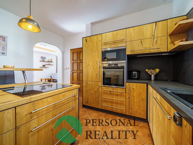 Prodej rodinného domu 616 m², pozemek 439 m² - foto 2