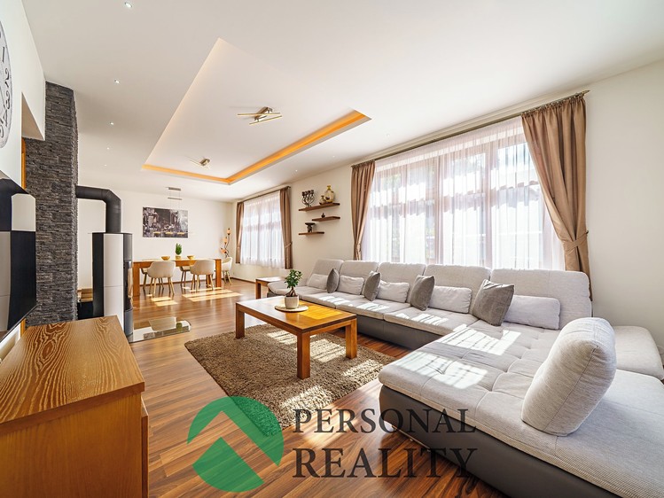 Prodej rodinného domu 616 m², pozemek 439 m² - foto 4