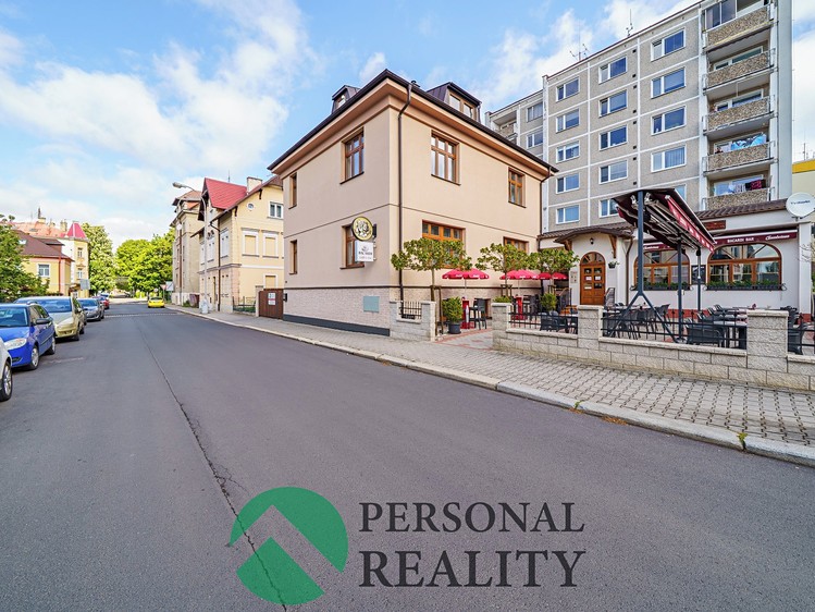 Prodej rodinného domu 616 m², pozemek 439 m² - foto 6