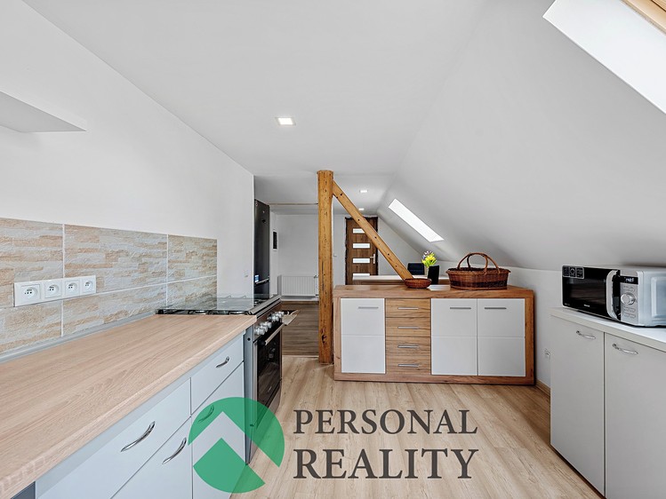 Prodej rodinného domu 280 m², pozemek 716 m² - foto 3