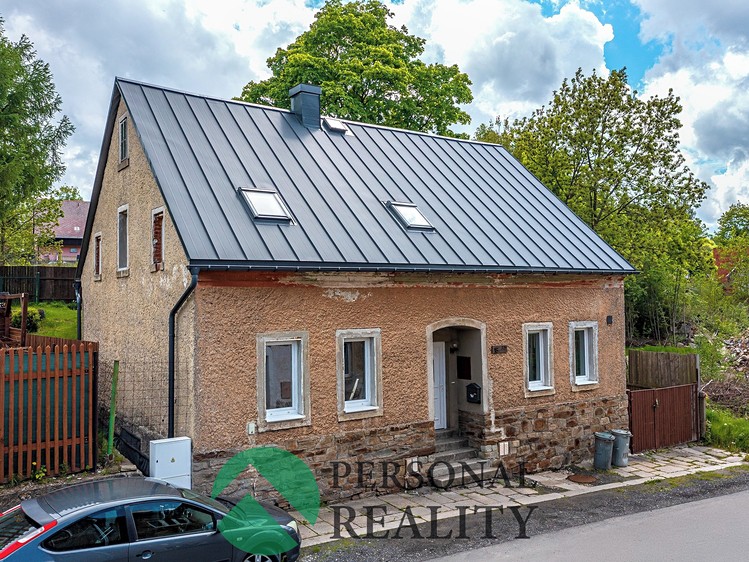 Prodej rodinného domu 280 m², pozemek 716 m² - foto 2