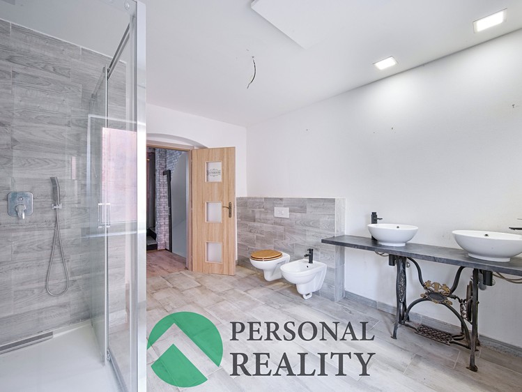 Prodej rodinného domu 191 m², pozemek 691 m² - foto 1