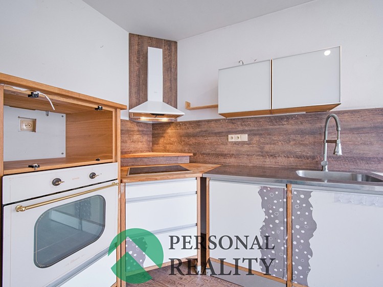 Prodej rodinného domu 191 m², pozemek 691 m² - foto 2