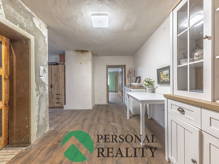 Prodej rodinného domu 270 m², pozemek 672 m² - foto 1