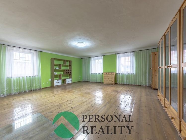 Prodej rodinného domu 270 m², pozemek 672 m² - foto 2