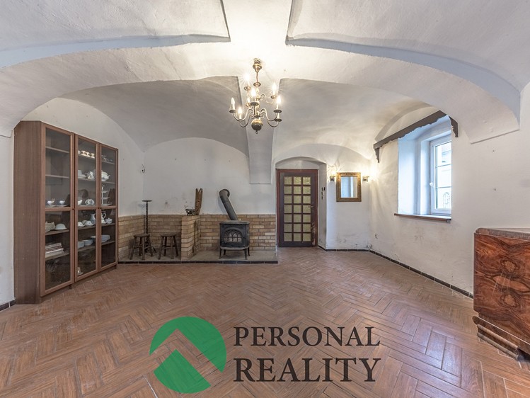 Prodej rodinného domu 270 m², pozemek 672 m² - foto 7