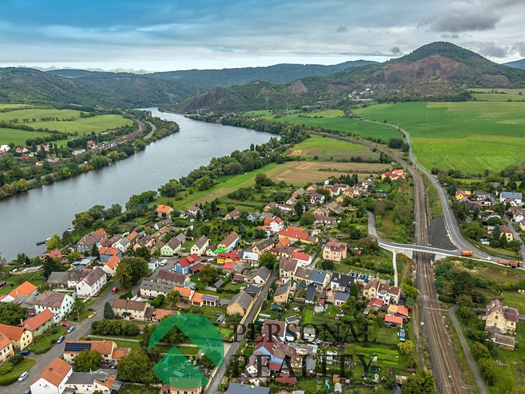 Prodej rodinného domu 270 m², pozemek 672 m² - foto 6