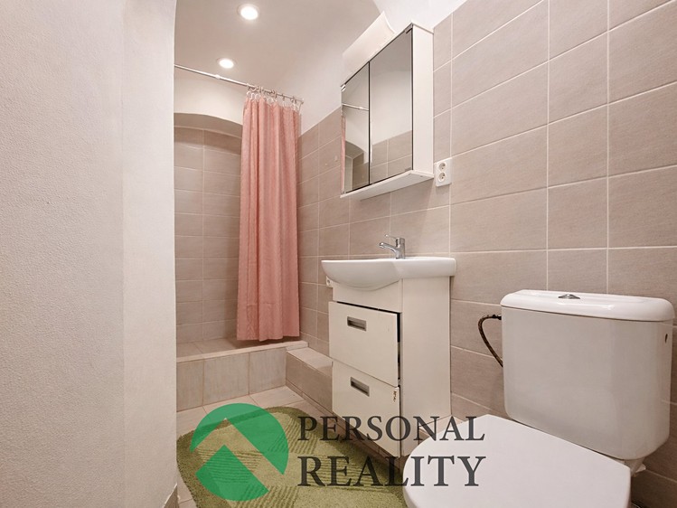 Prodej rodinného domu 178 m², pozemek 122 m² - foto 4