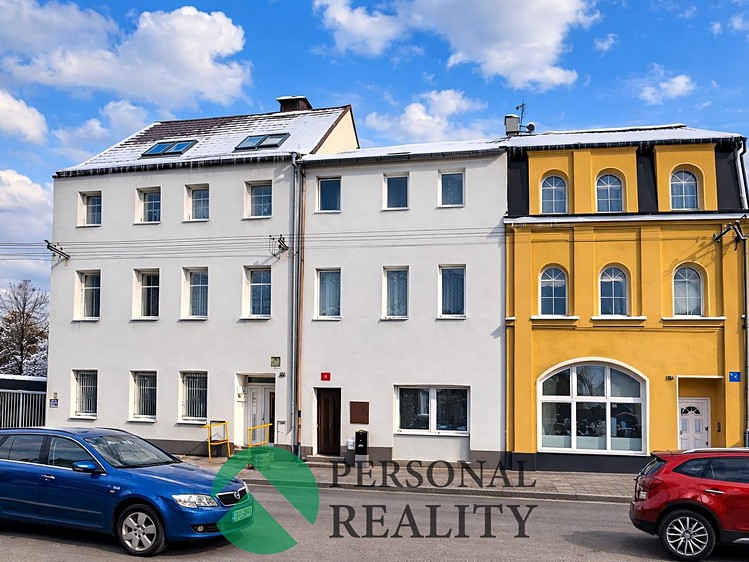 Prodej rodinného domu 178 m², pozemek 122 m² - foto 1