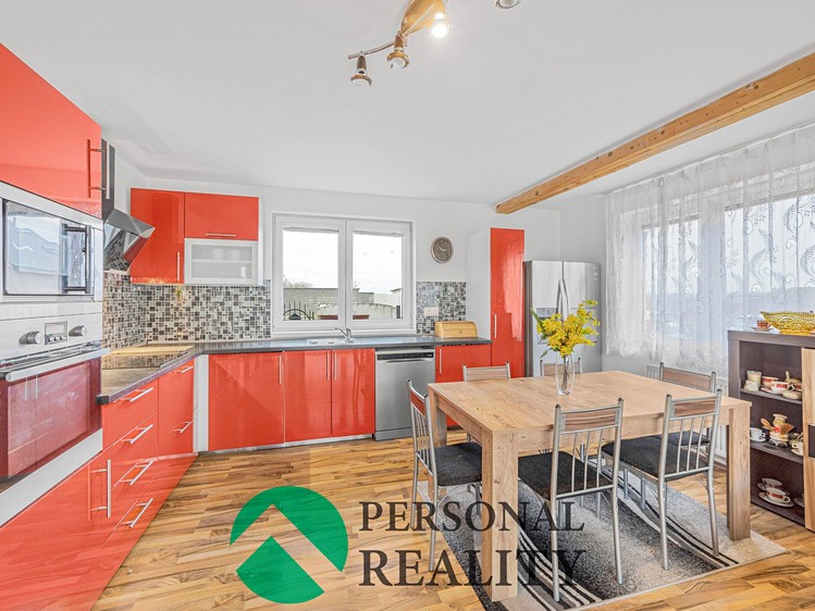 Prodej rodinného domu 97 m², pozemek 738 m² - foto 1