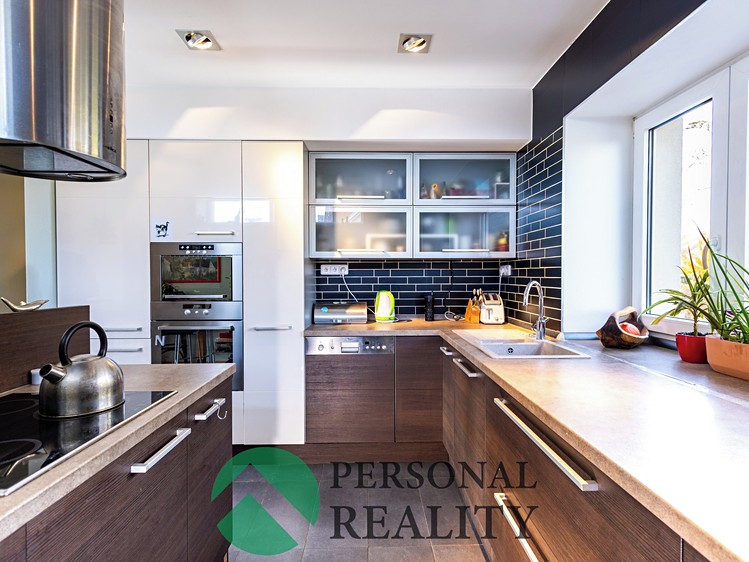 Prodej  rodinného domu 251 m², pozemek 929 m² - foto 4