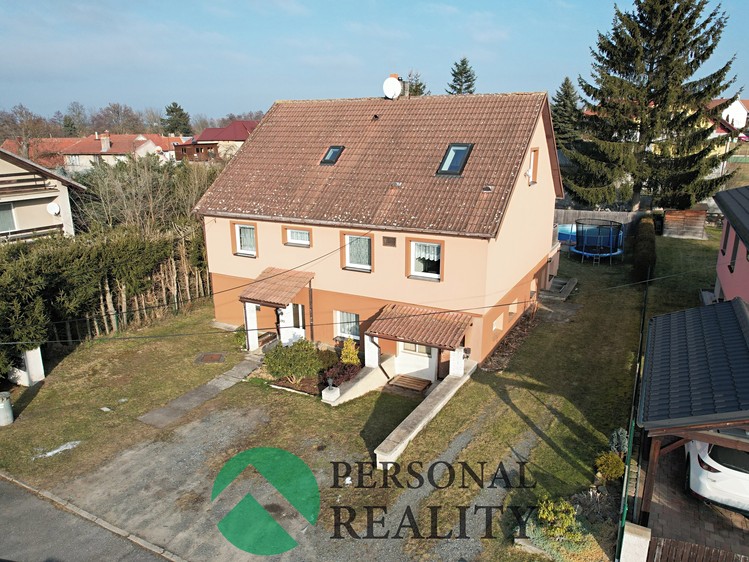 Prodej rodinného domu 280 m², pozemek 608 m² - foto 2