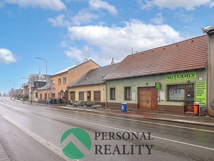 Prodej rodinného domu 227 m², pozemek 762 m² - foto 1