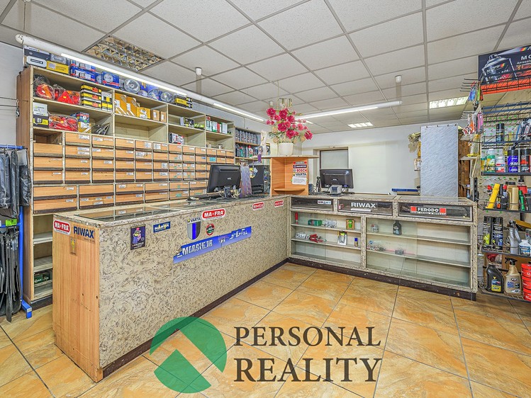 Prodej rodinného domu 227 m², pozemek 762 m² - foto 2