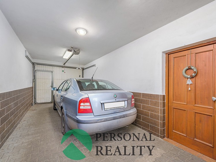 Prodej rodinného domu 227 m², pozemek 762 m² - foto 6