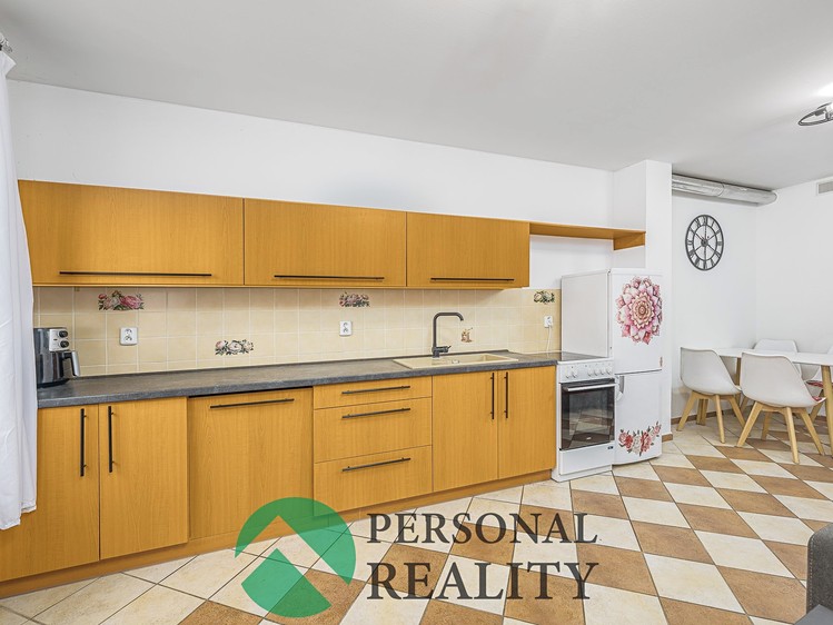 Prodej rodinného domu 227 m², pozemek 762 m² - foto 8