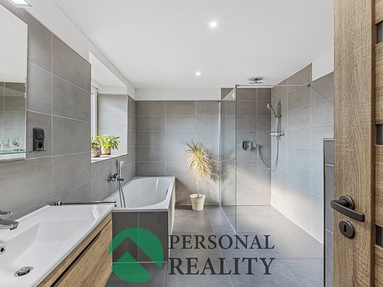 Prodej rodinného domu 180 m², pozemek 2 091 m² - foto 4