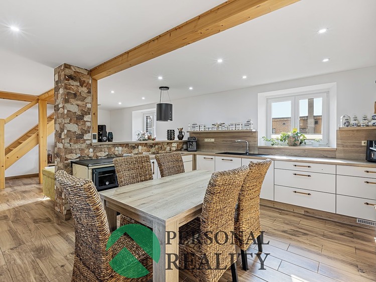 Prodej rodinného domu 180 m², pozemek 2 091 m² - foto 1