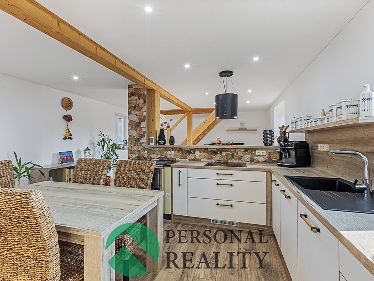 Prodej rodinného domu 180 m², pozemek 2 091 m² - foto 2