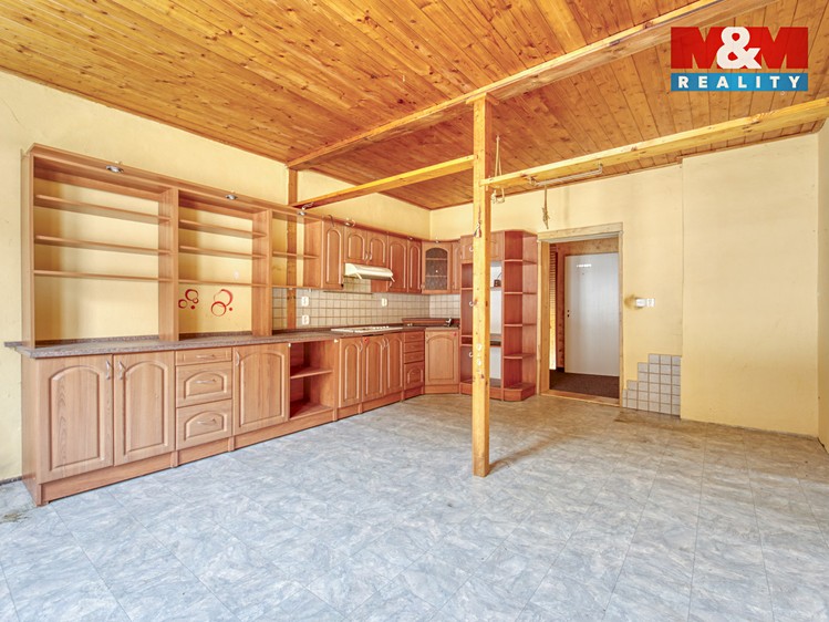 Prodej rodinného domu 800 m², pozemek 662 m² - foto 2