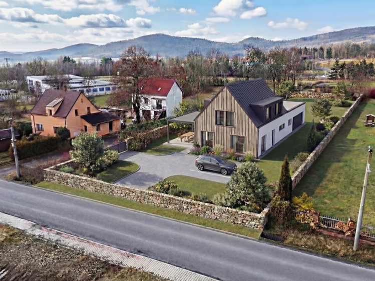 Prodej rodinného domu 254 m², pozemek 3 359 m² - foto 1