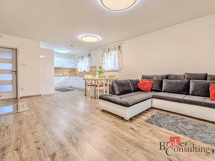 Prodej rodinného domu 85 m², pozemek 486 m² - foto 2
