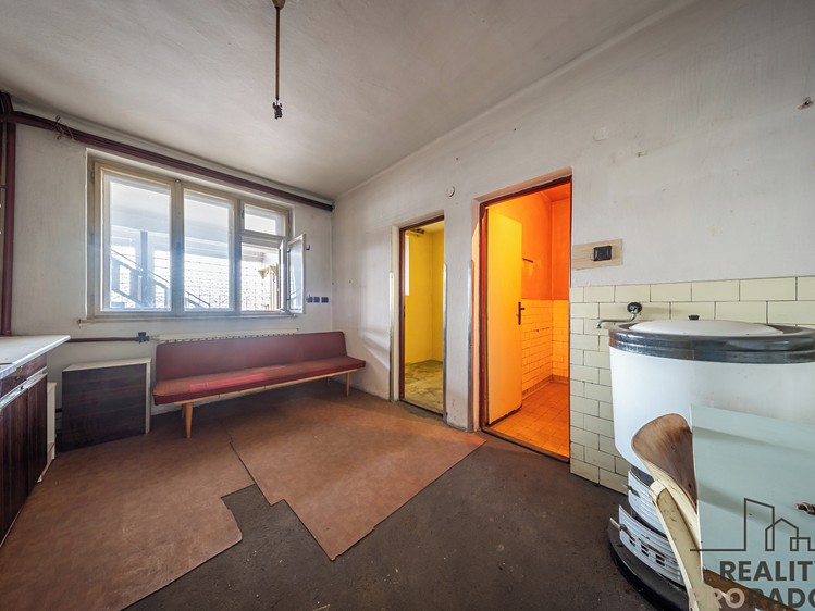 Prodej rodinného domu 420 m², pozemek 432 m² - foto 8