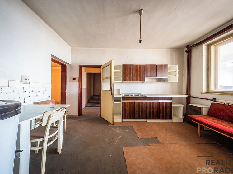 Prodej rodinného domu 420 m², pozemek 432 m² - foto 7