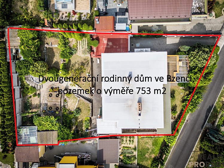 Prodej rodinného domu 420 m², pozemek 753 m² - foto 3