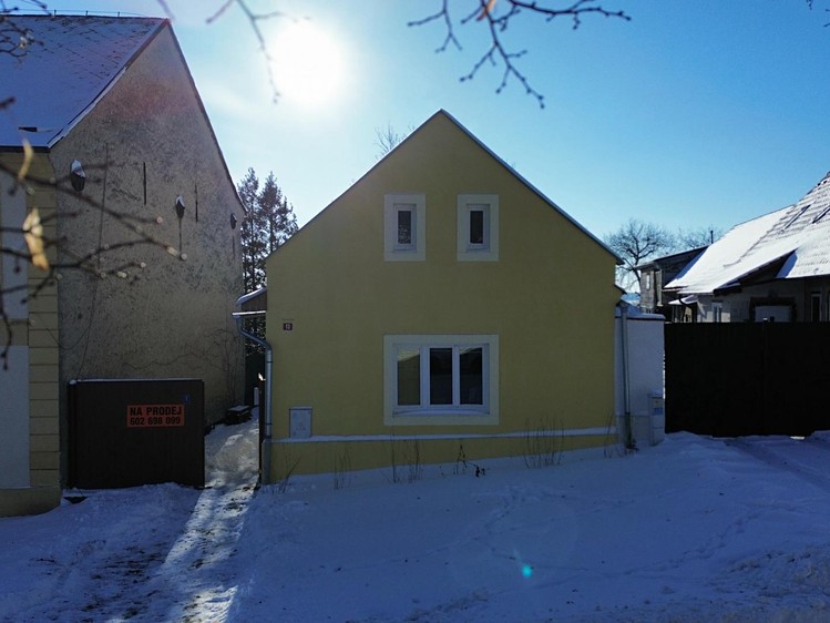 Prodej rodinného domu 74 m², pozemek 335 m² - foto 1