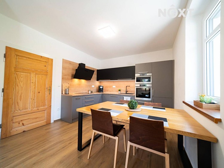 Prodej vily 274 m², pozemek 900 m² - foto 2