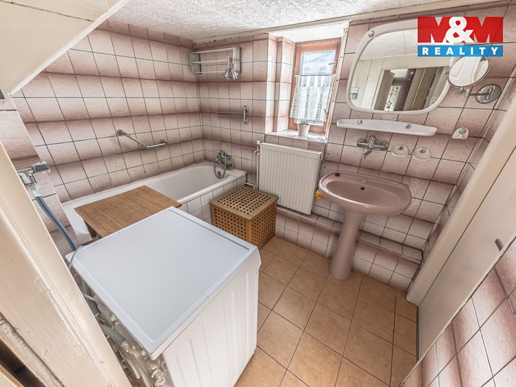 Prodej rodinného domu 180 m², pozemek 201 m² - foto 4