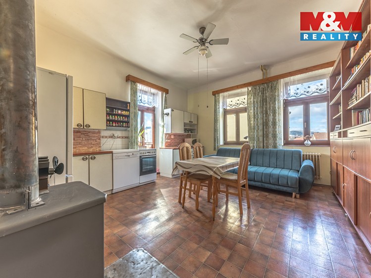 Prodej rodinného domu 180 m², pozemek 201 m² - foto 2