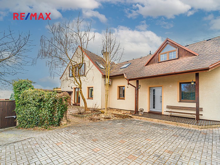 Prodej rodinného domu 165 m², pozemek 482 m² - foto 2