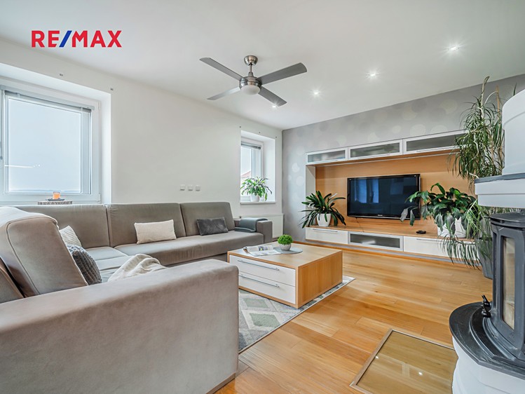 Prodej rodinného domu 165 m², pozemek 482 m² - foto 1