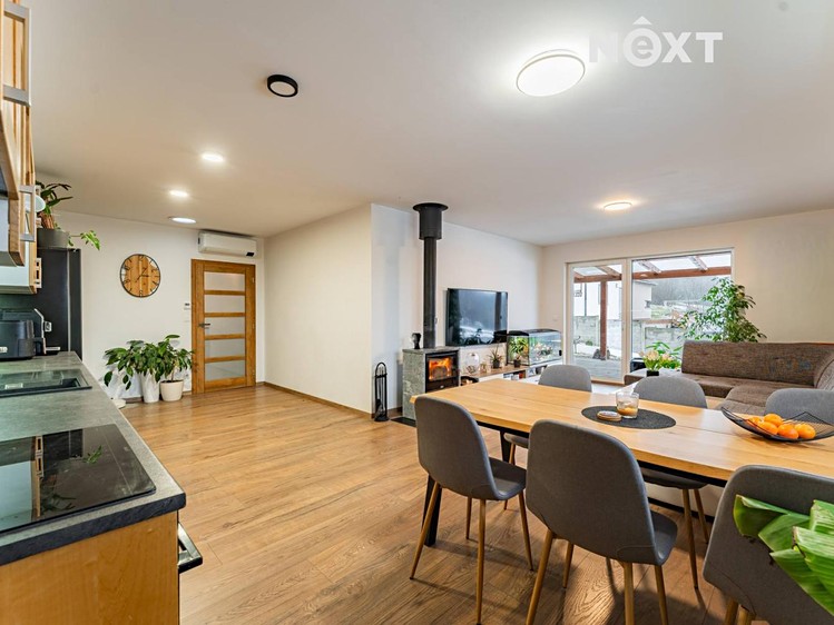 Prodej rodinného domu 110 m², pozemek 719 m² - foto 2