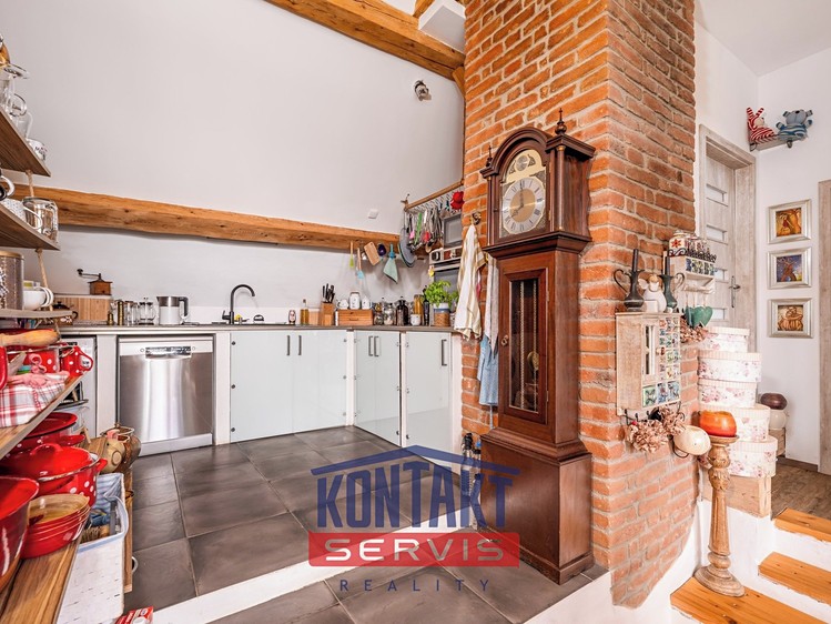 Prodej rodinného domu 549 m², pozemek 972 m² - foto 7