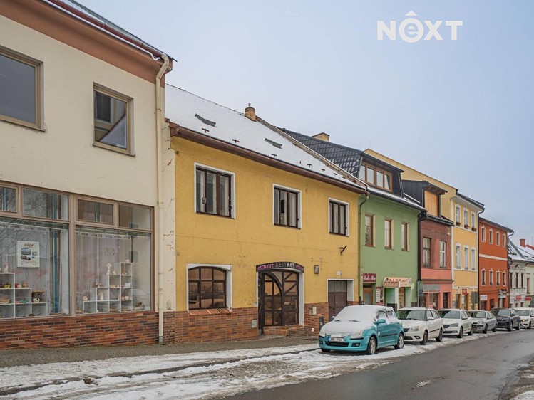 Prodej rodinného domu 277 m², pozemek 515 m² - foto 1