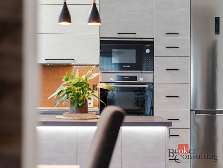 Prodej  rodinného domu 216 m², pozemek 1 129 m² - foto 4