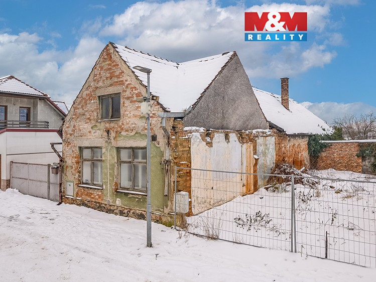 Prodej rodinného domu 77 m², pozemek 853 m² - foto 1