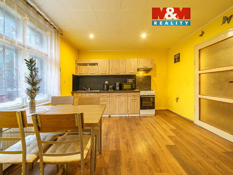 Prodej rodinného domu 170 m², pozemek 586 m² - foto 1