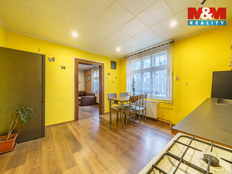 Prodej rodinného domu 170 m², pozemek 586 m² - foto 2