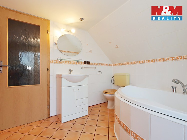 Prodej rodinného domu 240 m², pozemek 612 m² - foto 3
