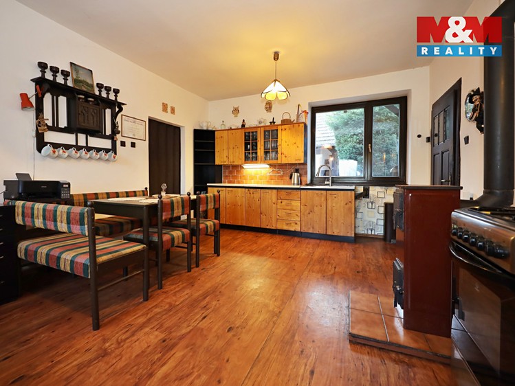 Prodej rodinného domu 240 m², pozemek 612 m² - foto 2