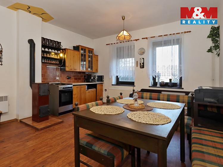 Prodej rodinného domu 240 m², pozemek 612 m² - foto 8