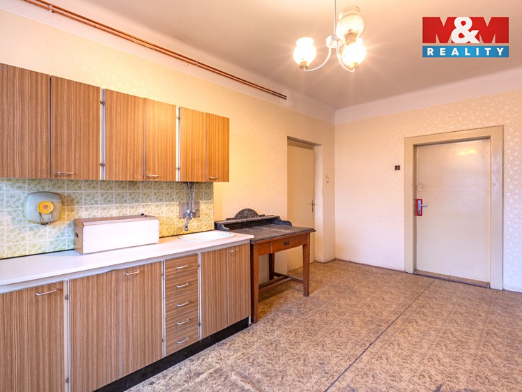 Prodej rodinného domu 431 m², pozemek 952 m² - foto 2