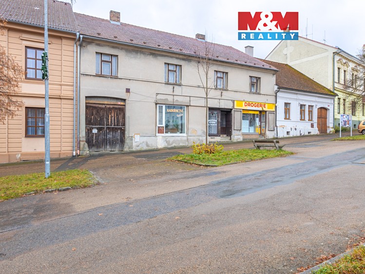Prodej rodinného domu 431 m², pozemek 952 m² - foto 1