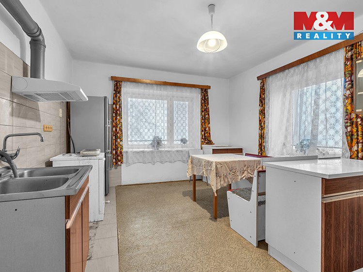 Prodej  rodinného domu 225 m², pozemek 1 225 m² - foto 4