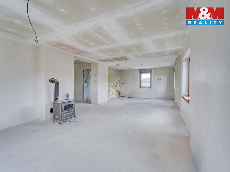 Prodej rodinného domu 290 m², pozemek 888 m² - foto 3
