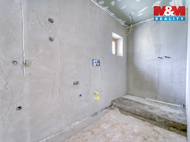 Prodej rodinného domu 290 m², pozemek 888 m² - foto 8